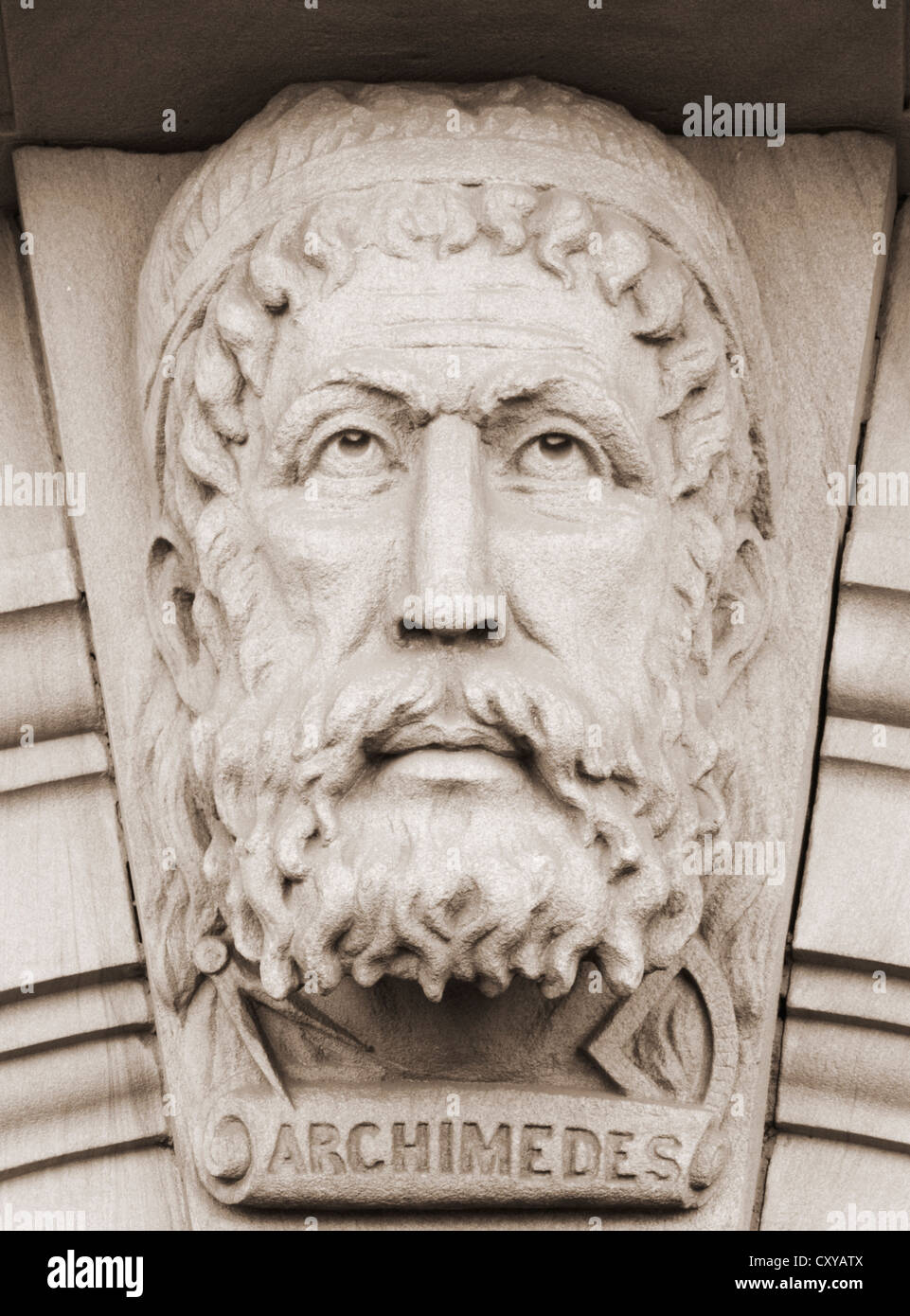 Sculpture de Syracuse Archimède au-dessus de l'entrée du bâtiment de la bibliothèque Banque D'Images