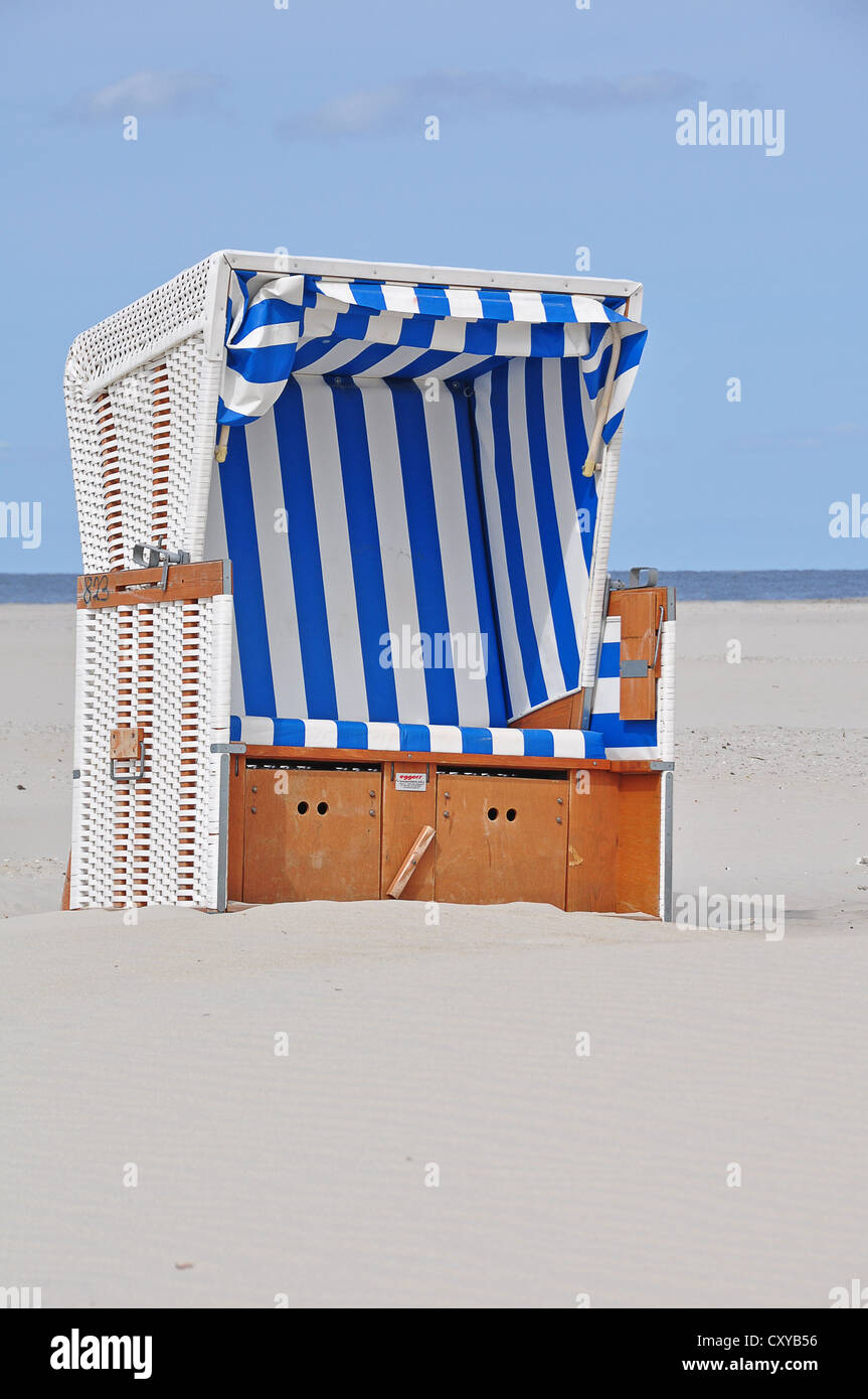 Chaise de plage en osier couvert, plage, sur la mer du Nord, de Saint- Peter-Ording, Schleswig-Holstein Banque D'Images