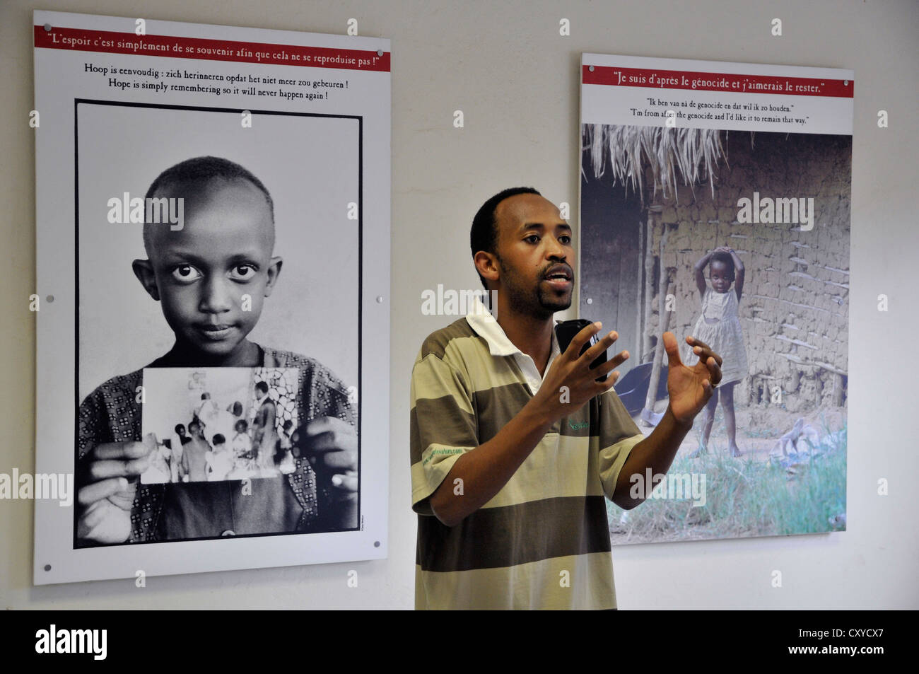 Leader local au mémorial pour les soldats de maintien de la Belge assassiné en avril 1994 à Kigali, Rwanda, Afrique du Sud Banque D'Images