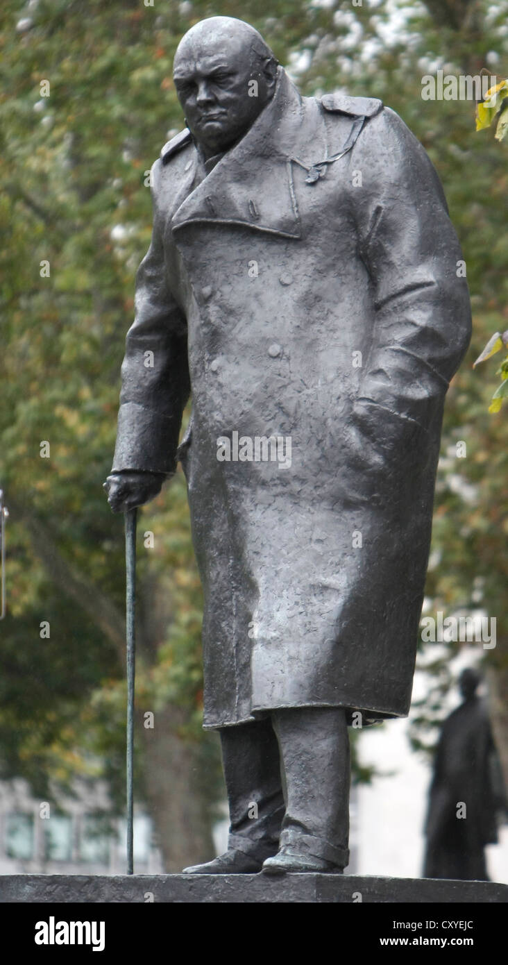 Winston Churchill statue en face du palais de Westminster, Londres Banque D'Images