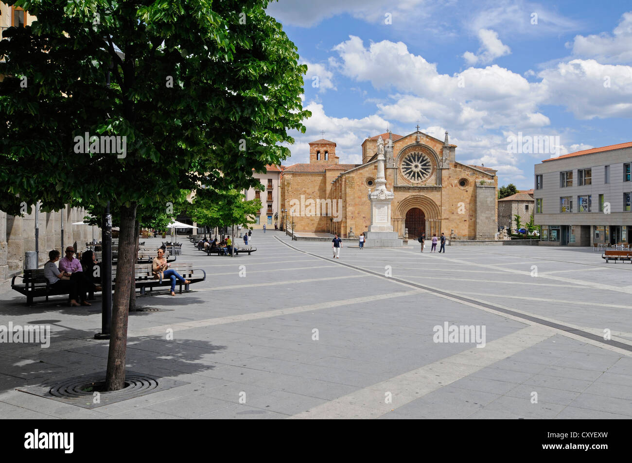 L'église San Pedro, la Plaza de Santa Teresa square, Avila, Castille-Leon, Espagne, Europe, PublicGround Banque D'Images