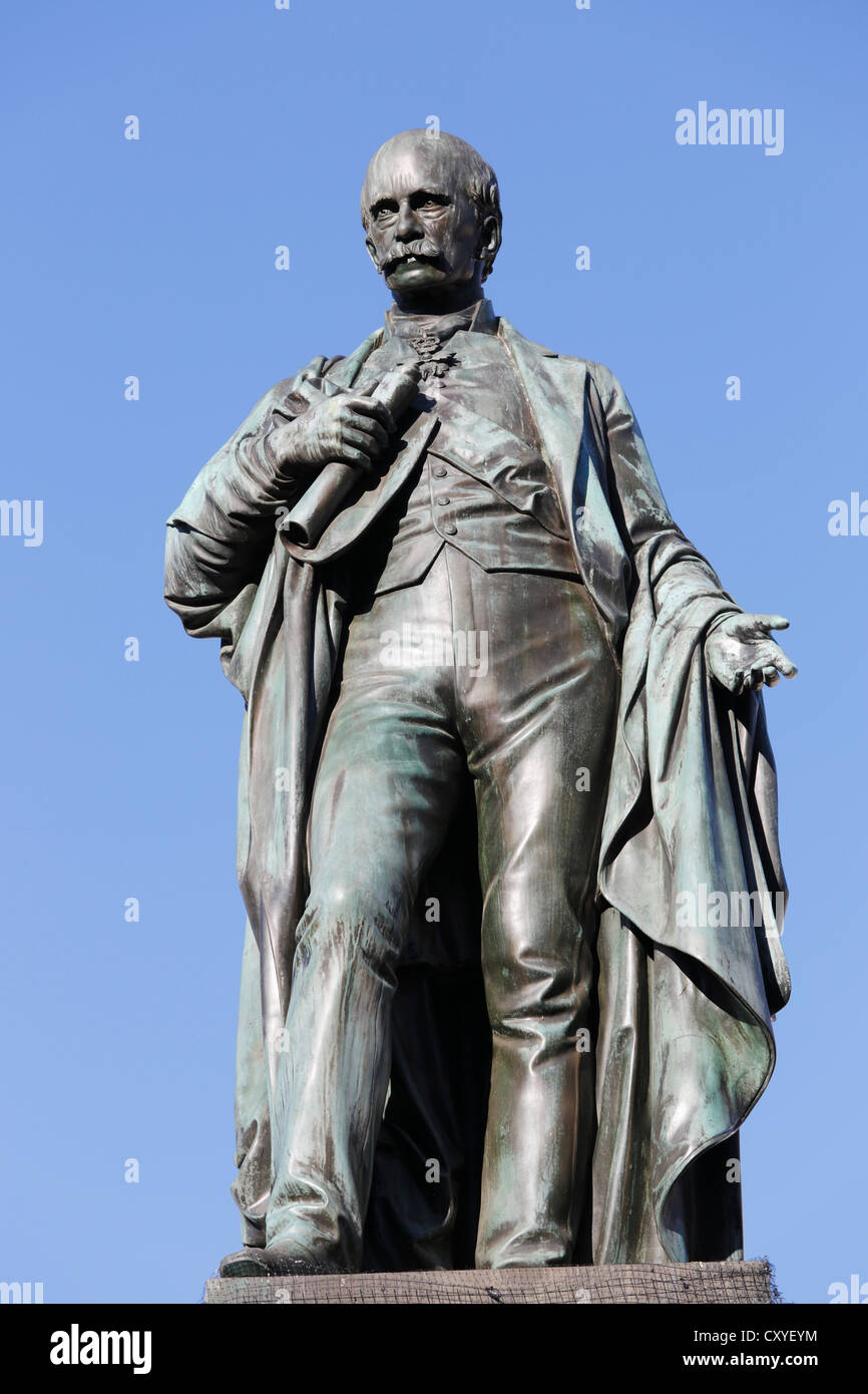 Statue en bronze, l'archiduc Johann Fontaine, Hauptplatz square, Graz, Styria, Austria, Europe, PublicGround Banque D'Images