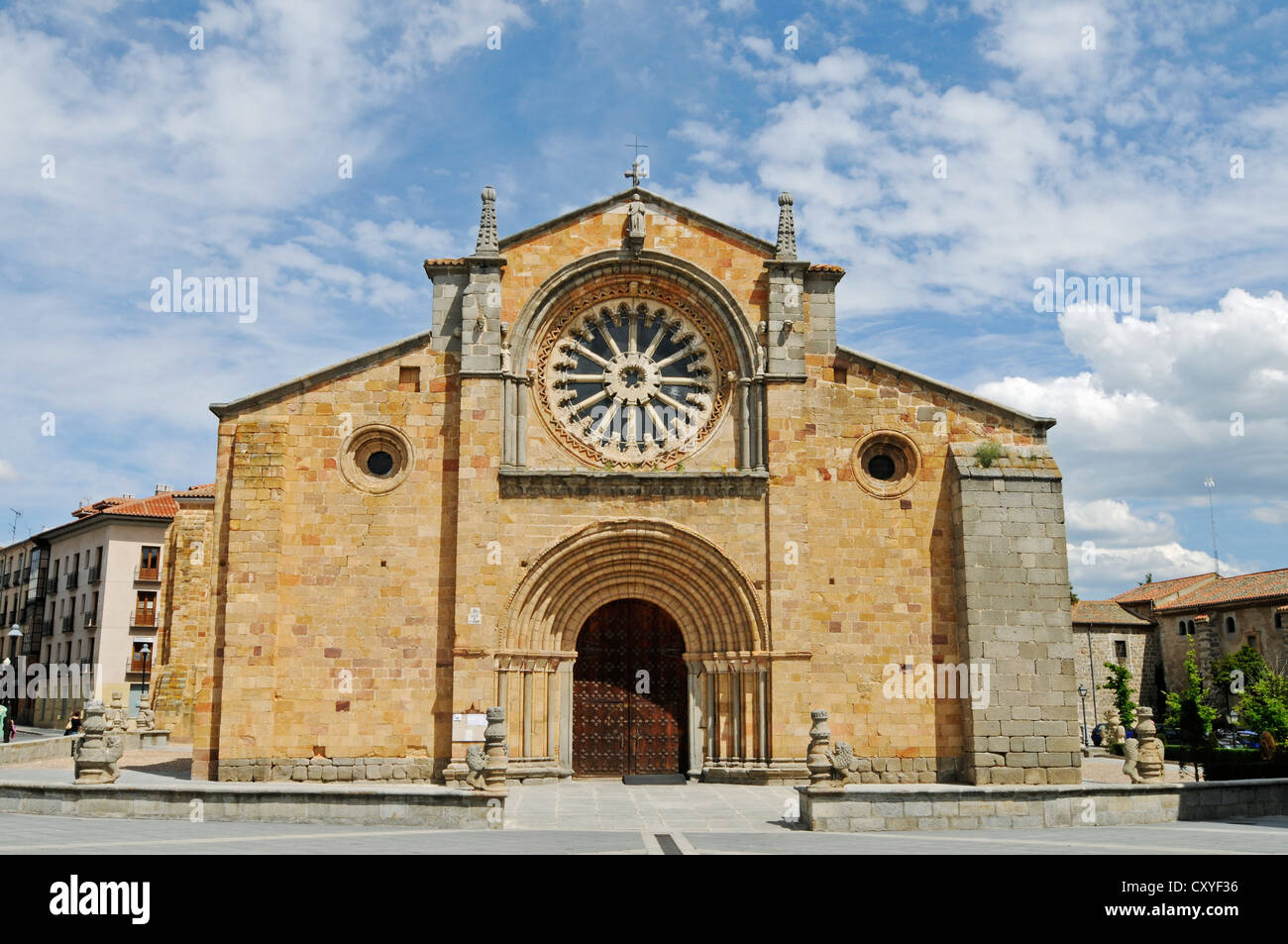 L'église San Pedro, la Plaza de Santa Teresa square, Avila, Castille-Leon, Espagne, Europe Banque D'Images