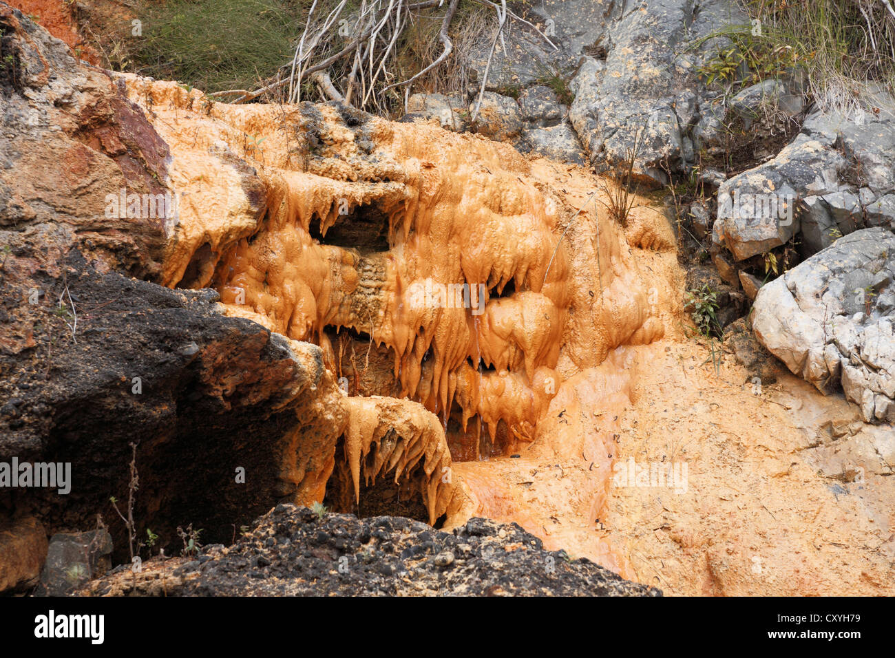 Des dépôts de l'eau ferreuse, Rio Taburiente River, Caldera de Taburiente National Park, La Palma, Canary Islands, Spain, Europe Banque D'Images