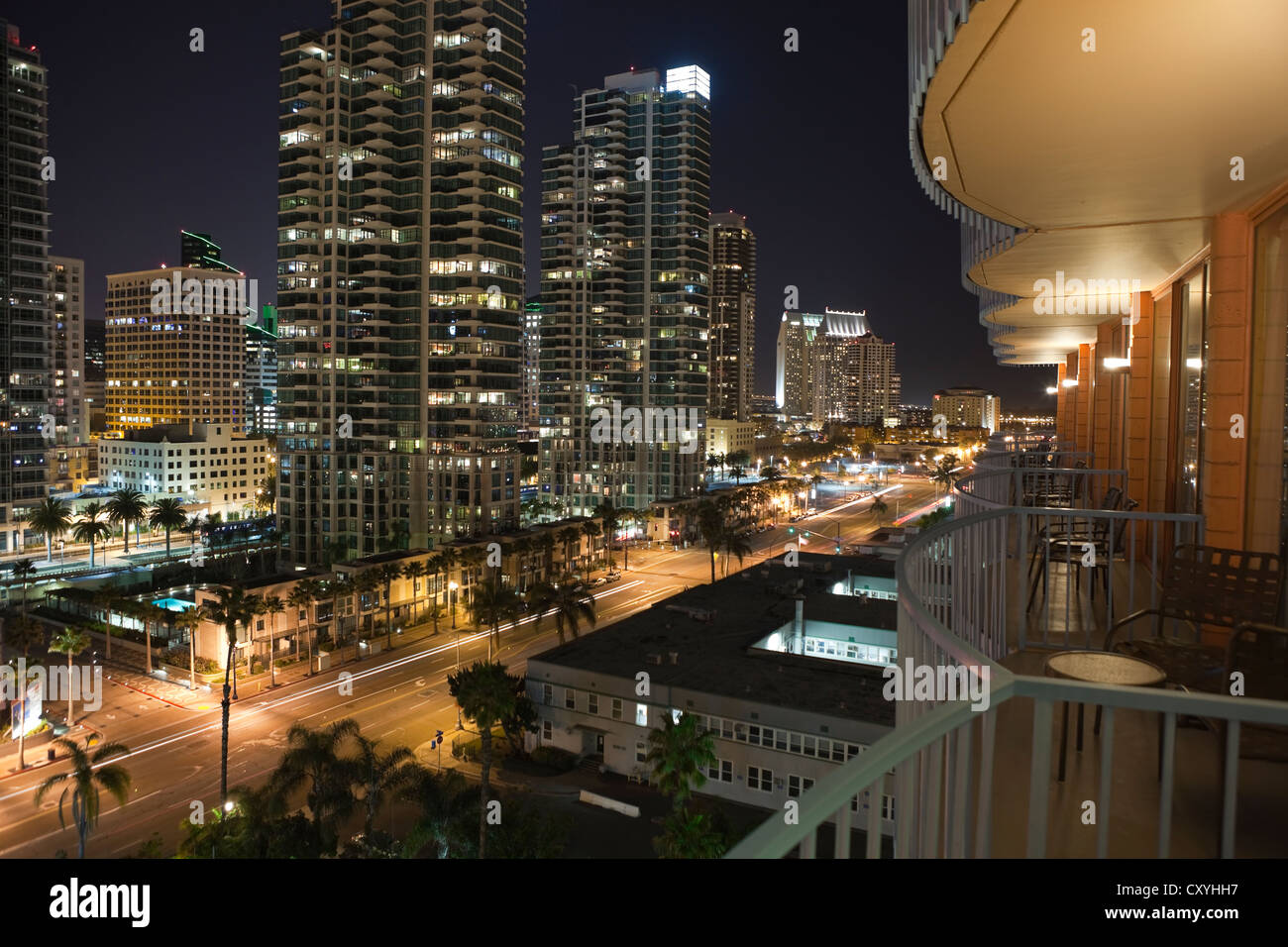 Editorial photo d'appartements modernes dans le centre-ville de San Diego, en Californie. Banque D'Images