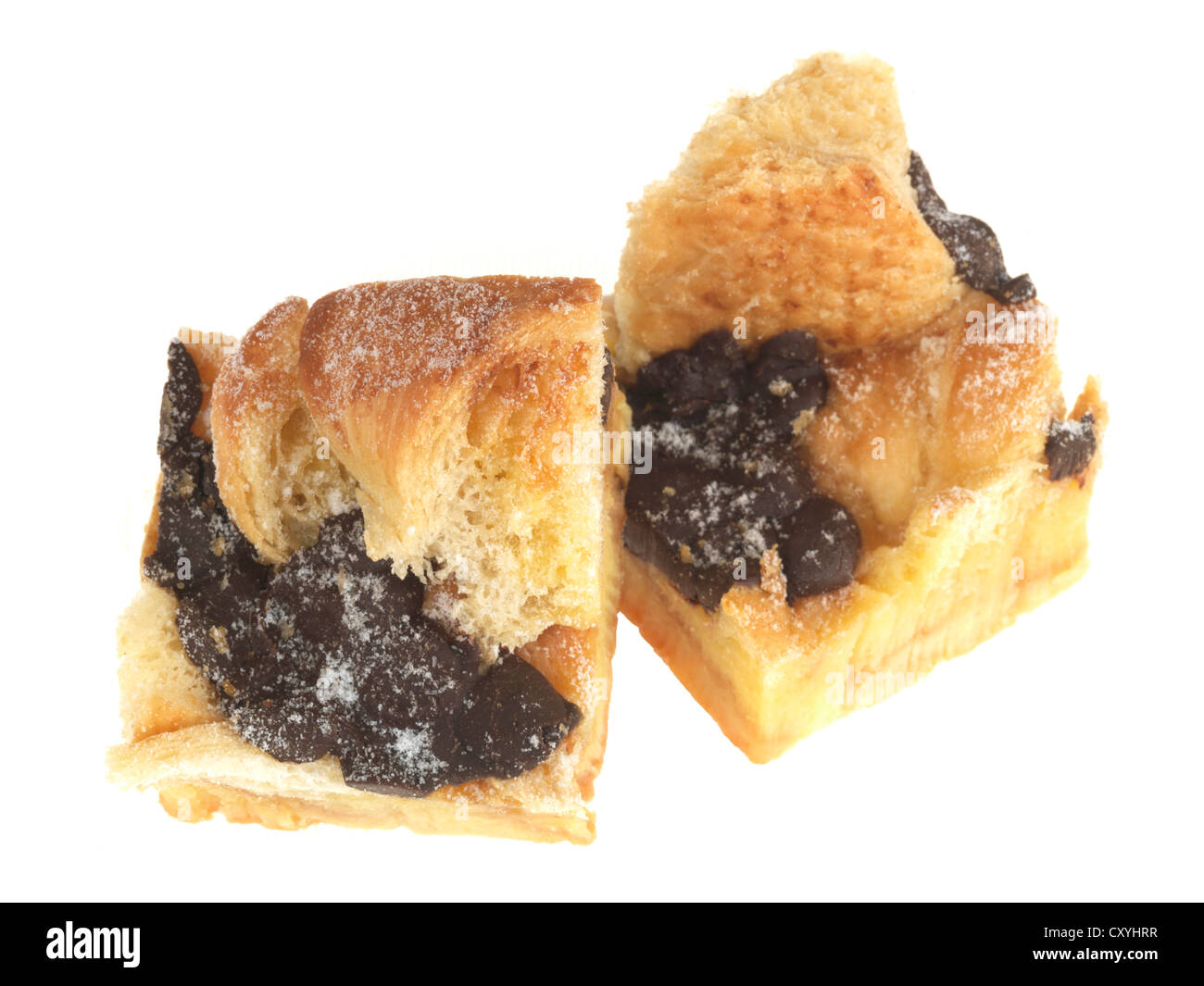 Des pains au chocolat de la Pâtisserie DESSERTS Dessert isolé sur un fond blanc avec un chemin de détourage et aucun peuple Banque D'Images