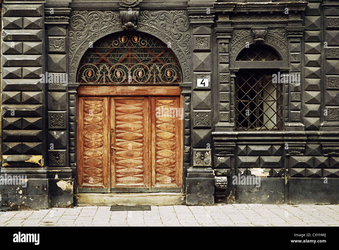 Chambre noire, Lviv, Ukraine. Porte en bois Banque D'Images