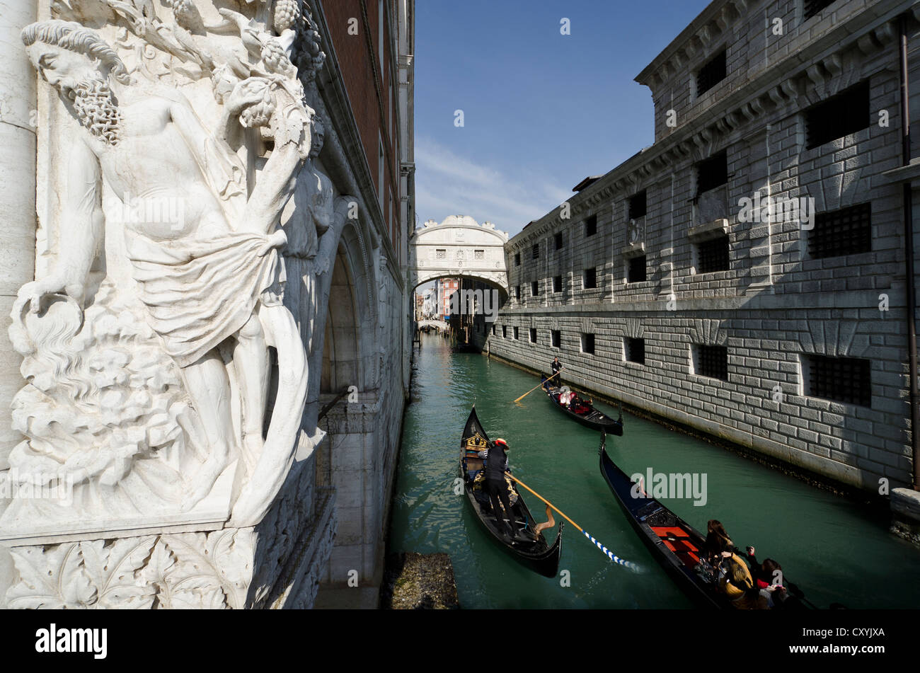 Le Pont des Soupirs, Ponte dei Sospiri, relie l'ancien palais des Doges avec l'ancienne prison, Venise, Vénétie, Italie, Europe Banque D'Images