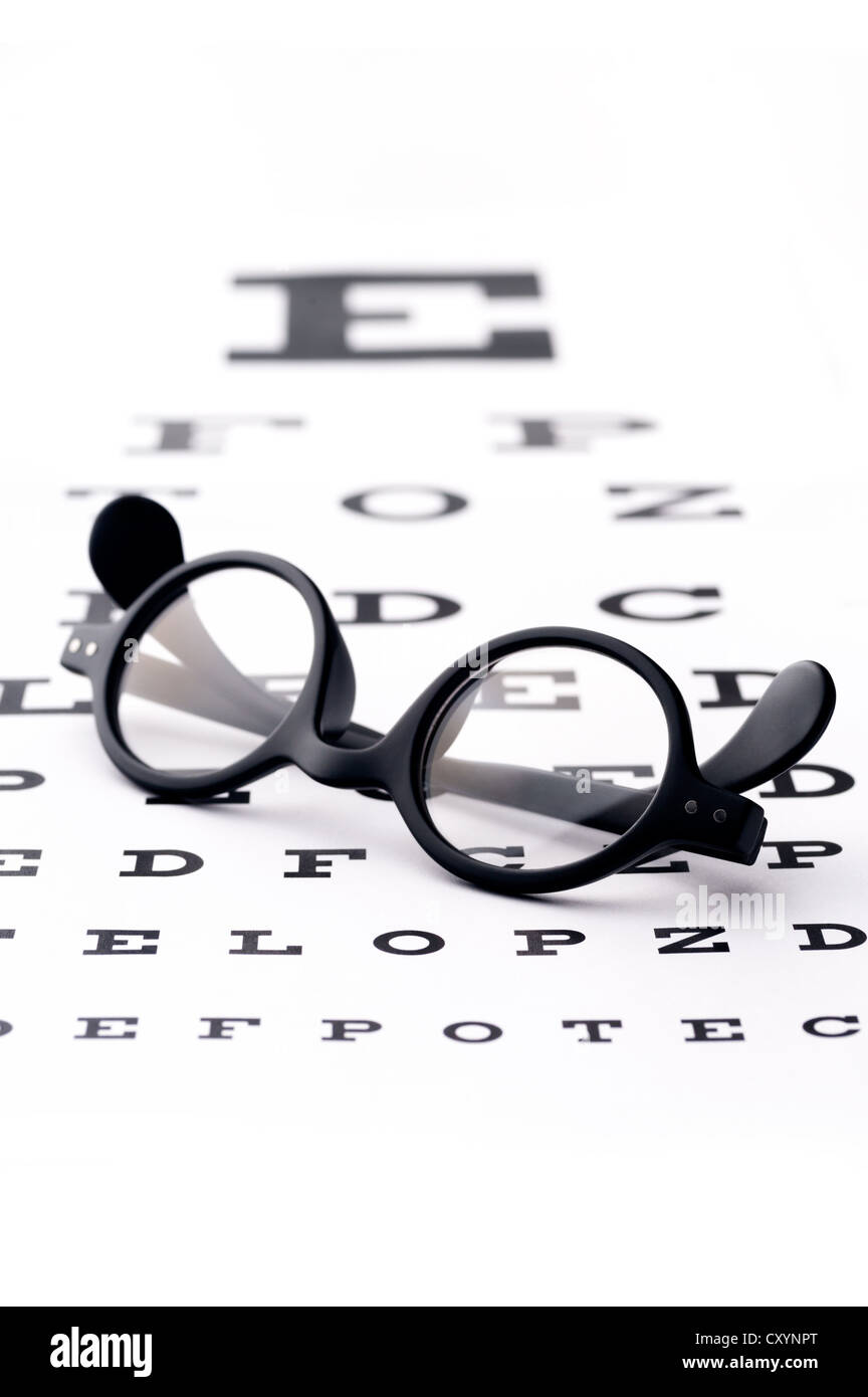 Vieilles lunettes rond noir, situé au-dessus de l'œil-contrôle graphique Banque D'Images