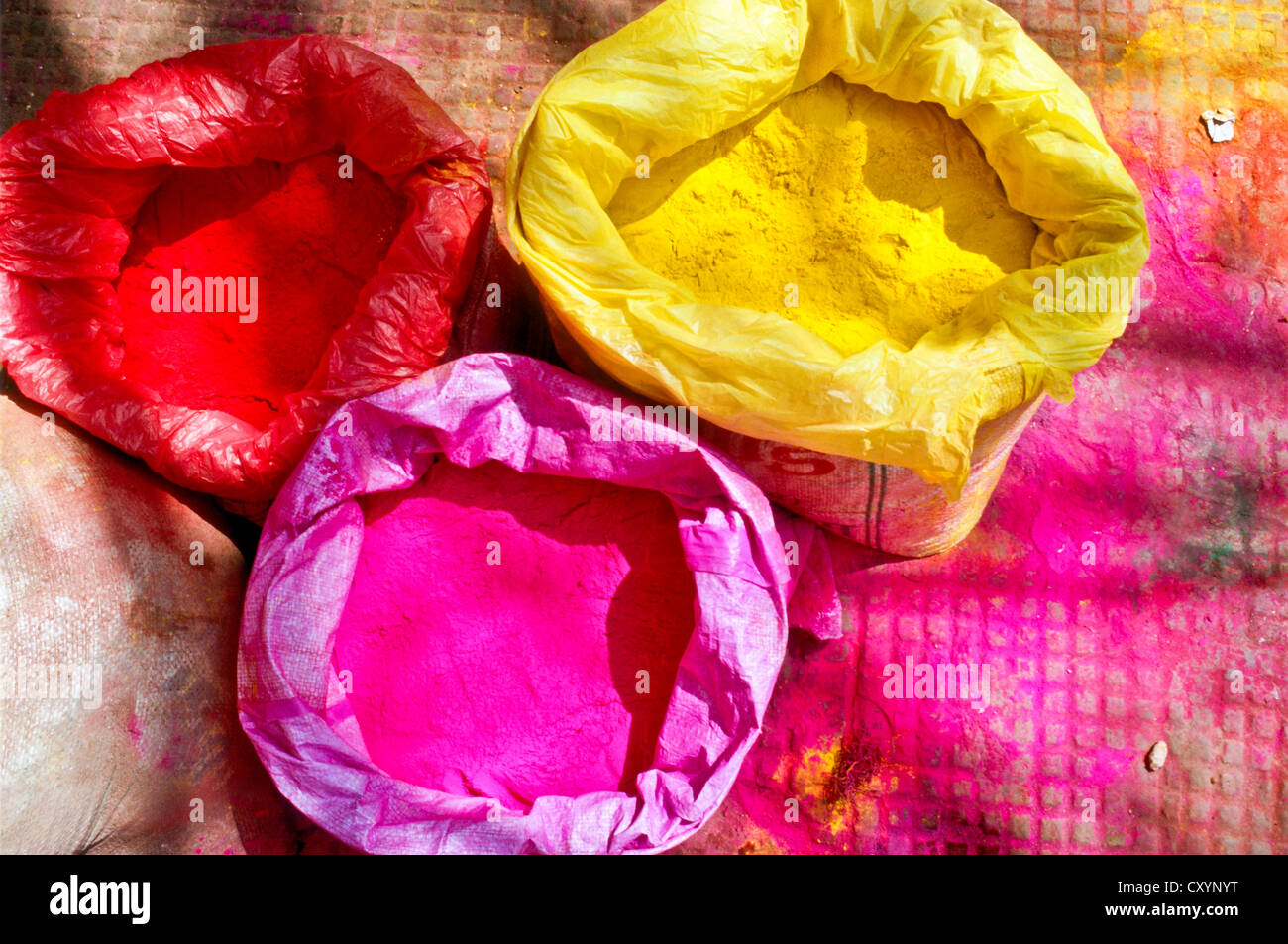 Poudre de couleur, utilisé pour des raisons religieuses, Vrindaban, Uttar Pradesh, Inde, Asie Banque D'Images