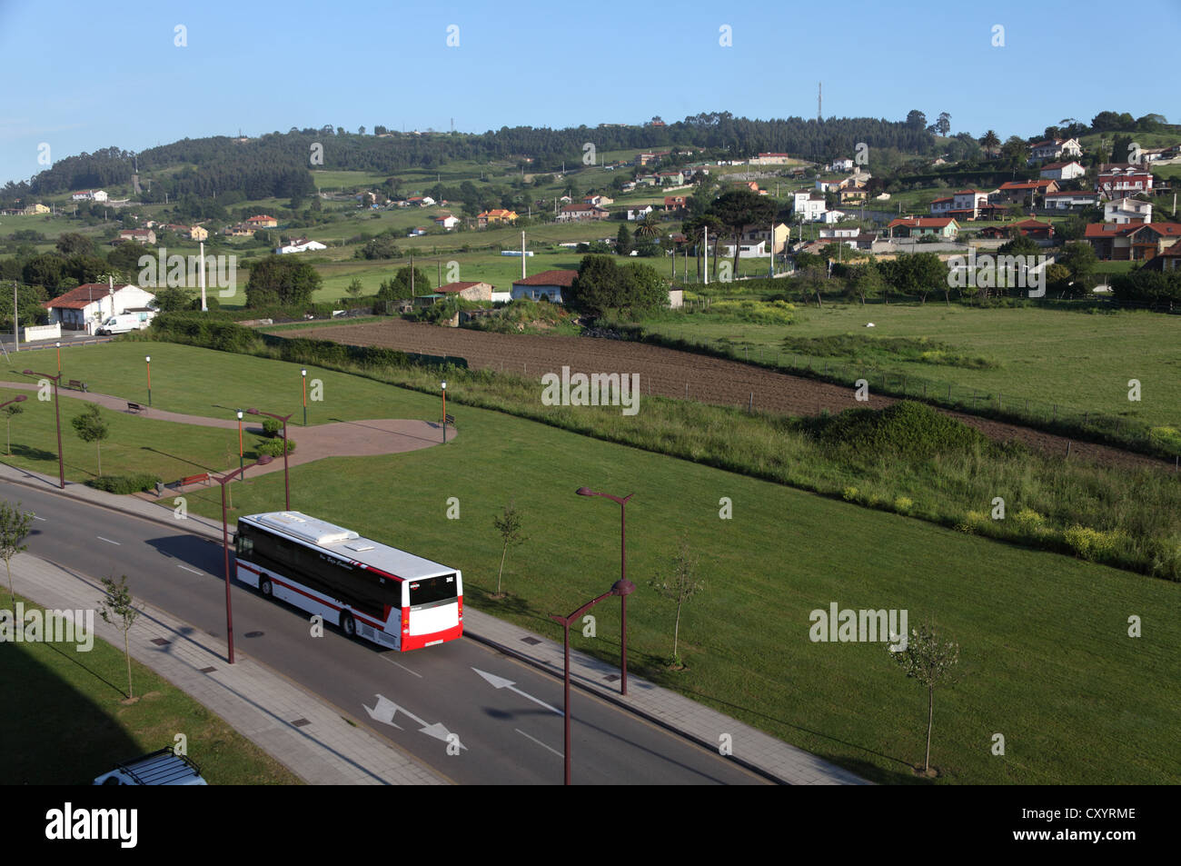 En bus de banlieue rurale de Gijon Asturias Oviedo Espagne ouest Banque D'Images