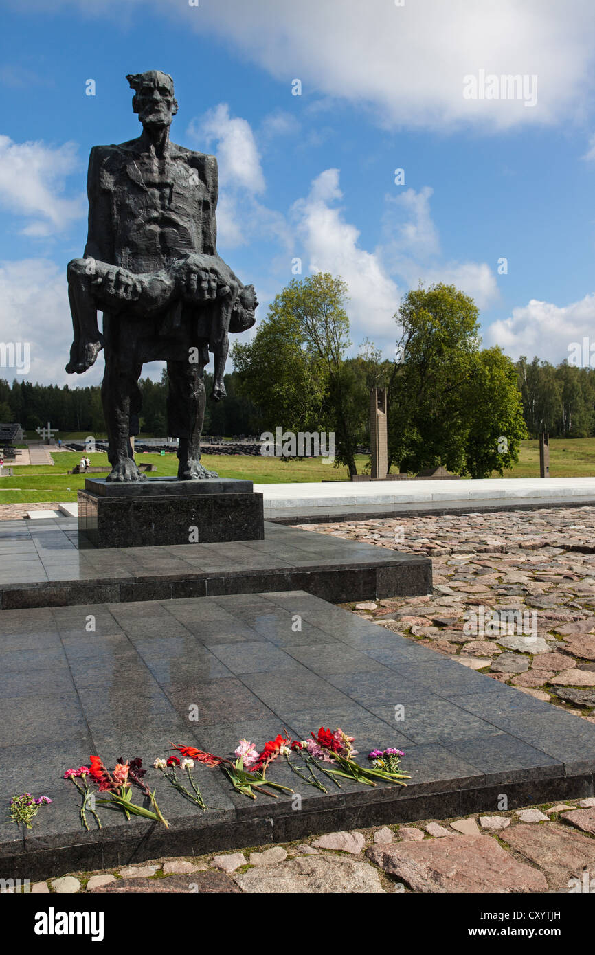 Le Yuzif Kaminsky statue à Khatyn Memorial, construit pour se souvenir de l'Association biélorusse morts de la Grande guerre patriotique. Banque D'Images