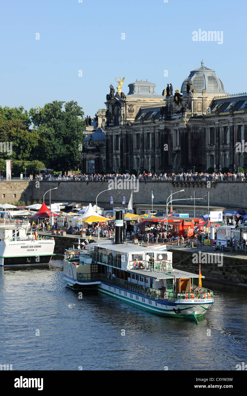 Festival de la ville de Dresde, Terrassenufer front de mer et la terrasse Bruehl, Elbe et bateaux, Saxe Banque D'Images