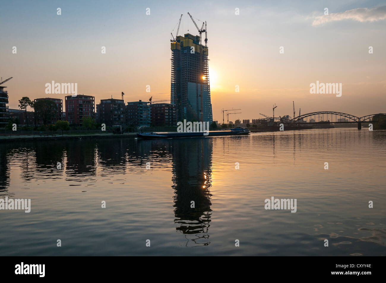 Bâtiment récent de la Banque centrale européenne, BCE, à Frankfurt am Main, au lever du soleil, terres d'un ancien commerce de gros Banque D'Images