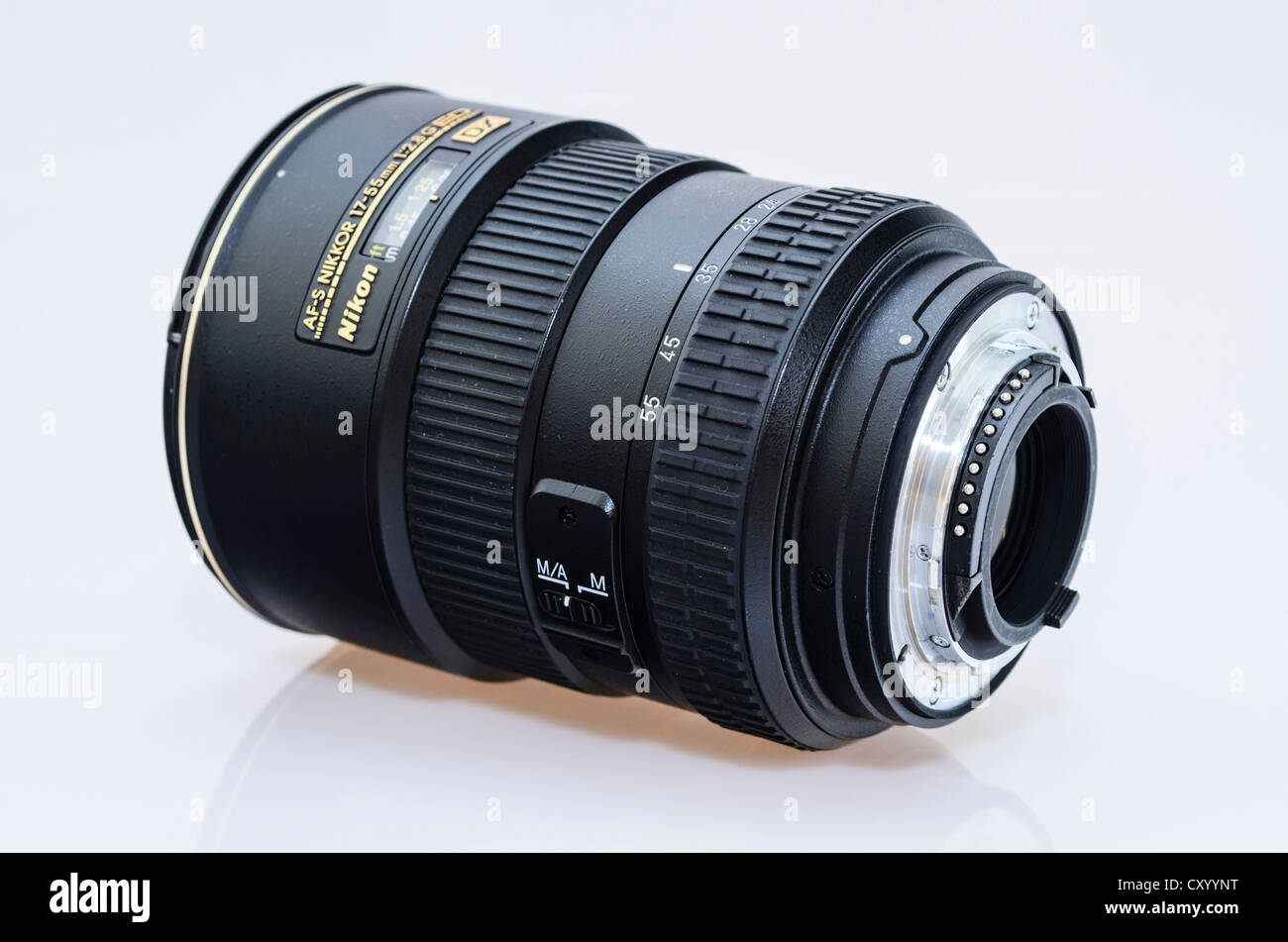 Nikkor AF-S 17-55mm 1:2, 8 G ED DX lentille avec une monture à baïonnette Banque D'Images