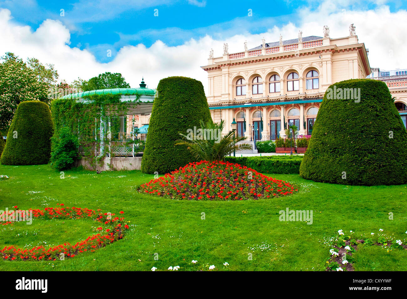 Vienne, Autriche, Kursalon, parc municipal, Stadtpark. Valse viennoise effectuée chaque soir à la musique de Strauss. Banque D'Images