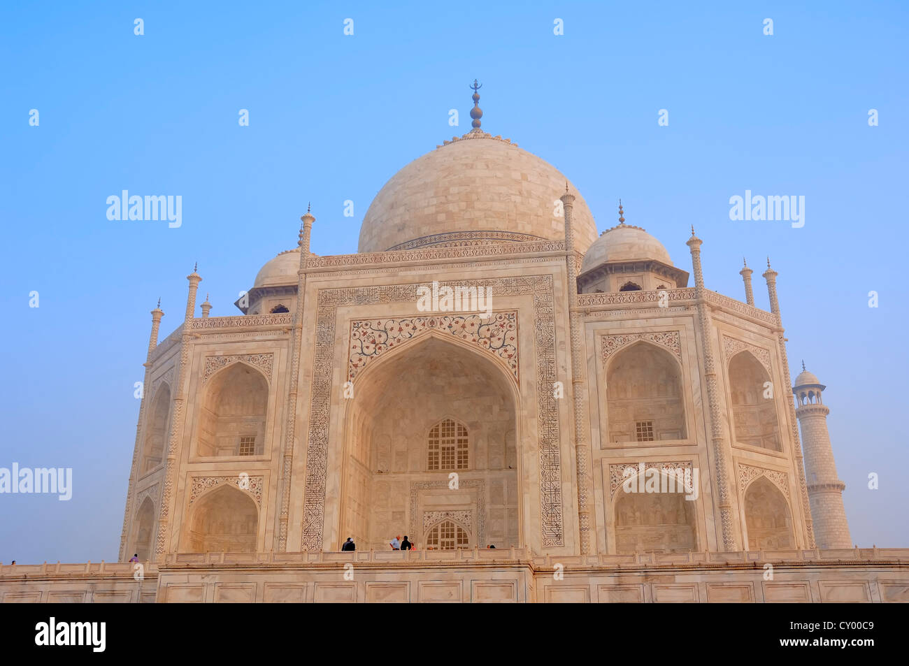 Taj Mahal, mausolée, construit par l'empereur Moghol Shah Jahan en mémoire de sa troisième épouse, Mumtaz Mahal, morte en 1631 Banque D'Images