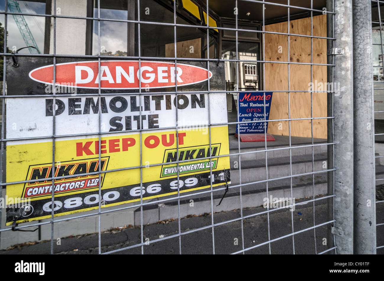 Massothérapeutes en face de locaux commerciaux dévastée, Christchurch, Nouvelle-Zélande, île du Sud Banque D'Images