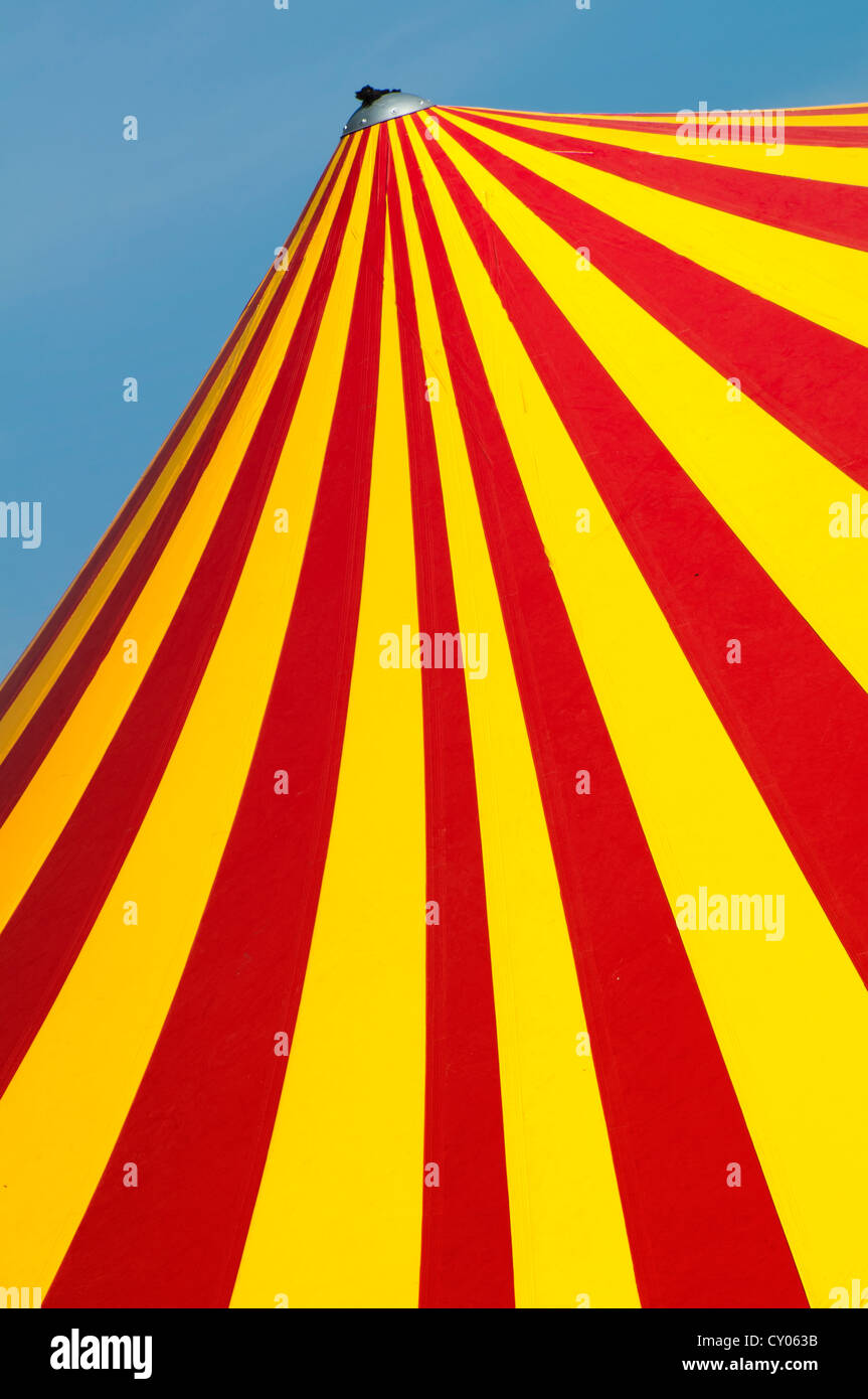 Dome cirque rouge et jaune Banque D'Images