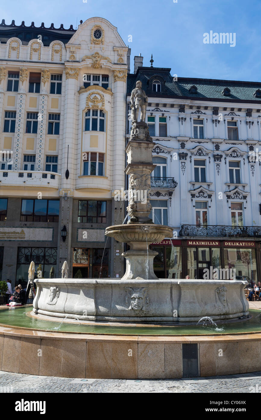 Maximilien Fontaine dans la place principale de la vieille ville de Bratislava, République slovaque, de l'Europe Banque D'Images