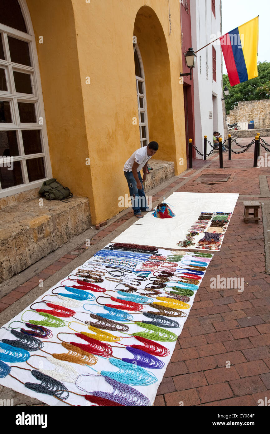 Vendeur de rue, Plaza de Santa Teresa, vieille ville fortifiée, Ciudad Amurallada, Cartagena de Indias, Colombie Banque D'Images