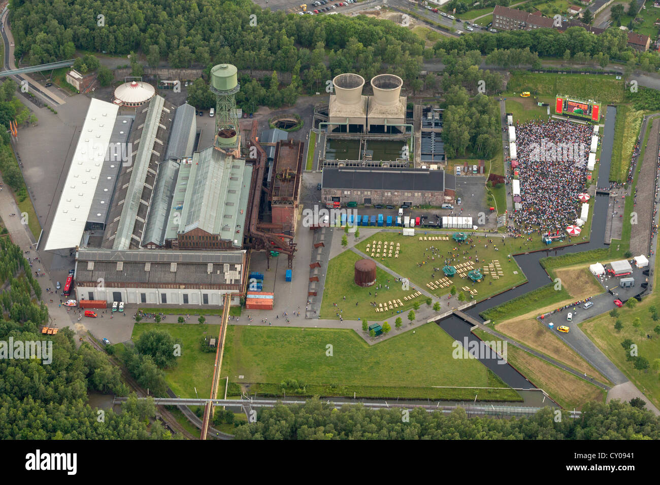 Vue aérienne, zone d'affichage public au cours de l'Euro 2012 match de quart de finale l'Allemagne contre la Grèce, Jahrhunderthalle, Bochum, Ruhr Banque D'Images