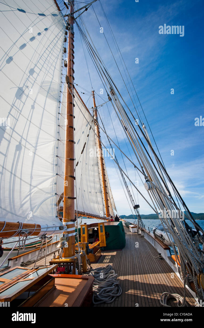 À bord du grand voilier historique Zodiac goélette croisière à travers les îles San Juan de Puget Sound dans l'État de Washington, USA. Banque D'Images À bord du grand voilier historique Zodiac goélette croisière à travers les îles San Juan de Puget Sound dans l'État de Washington, USA. Banque D'Images