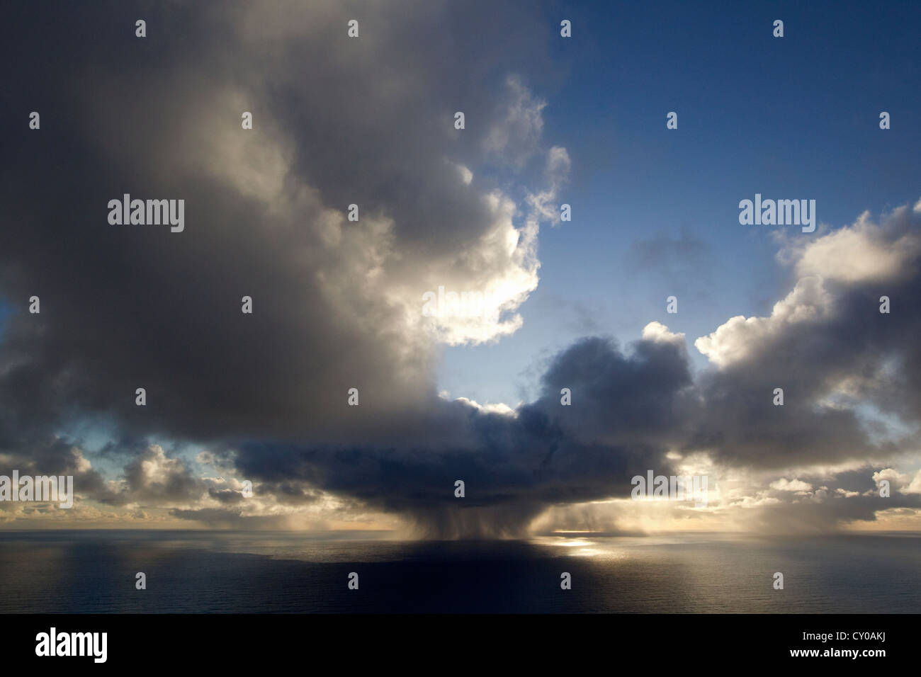 Tempête de neige nuage au-dessus de l'océan Arctique, la mer de Beaufort, l'Arctique, le réchauffement climatique Banque D'Images