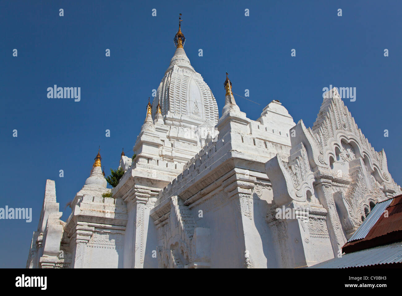 Le LEIMYETHETHNA OU LAYMYETHNA PHATO construit en 1222 est connu pour ses fresques bien conservées - BAGAN, MYANMAR Banque D'Images