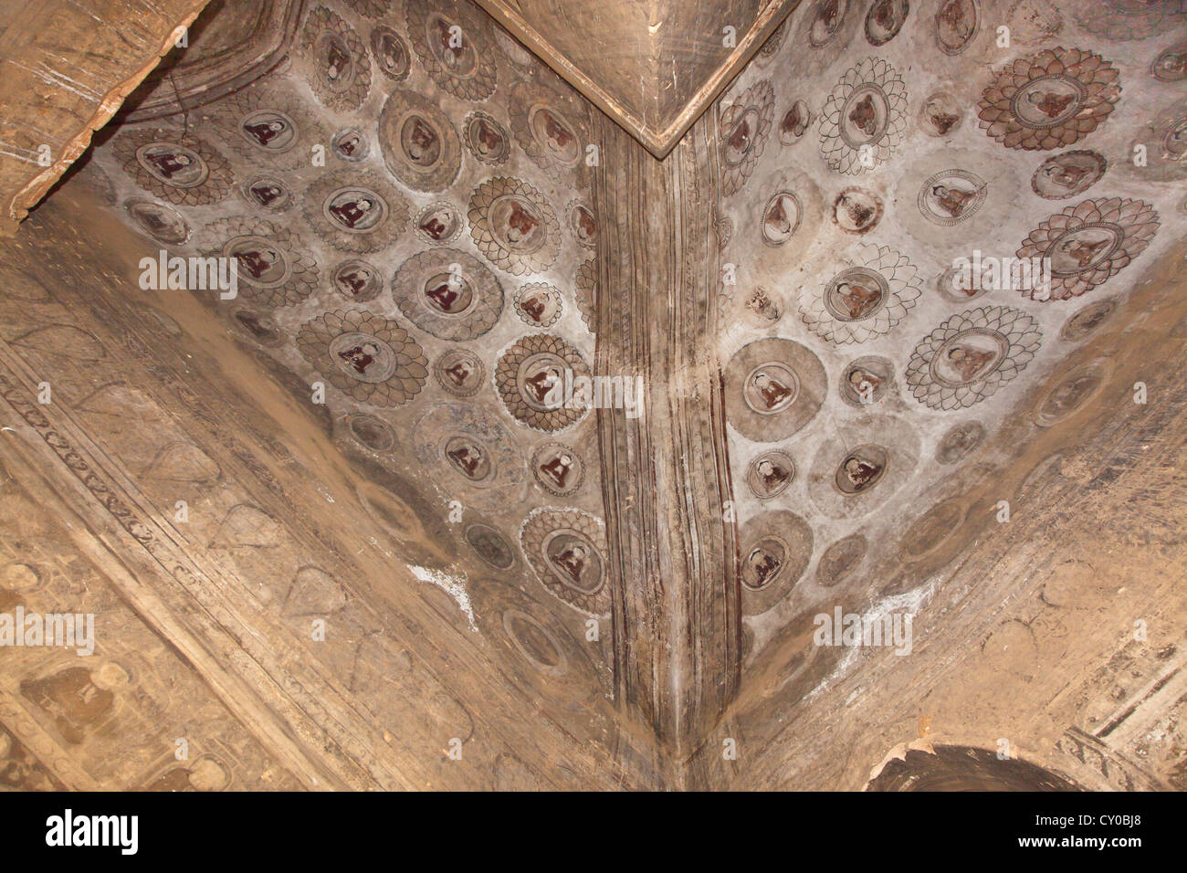 Bien conservé anciennes fresques de Bouddhas à l'intérieur TAYOK PYI PAYA - BAGAN, MYANMAR Banque D'Images