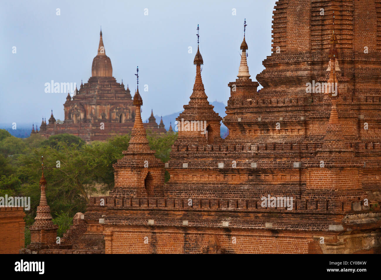 Les pagodes sont habituellement faits de brique et beaucoup ont été restaurés à Bagan - Myanmar Banque D'Images