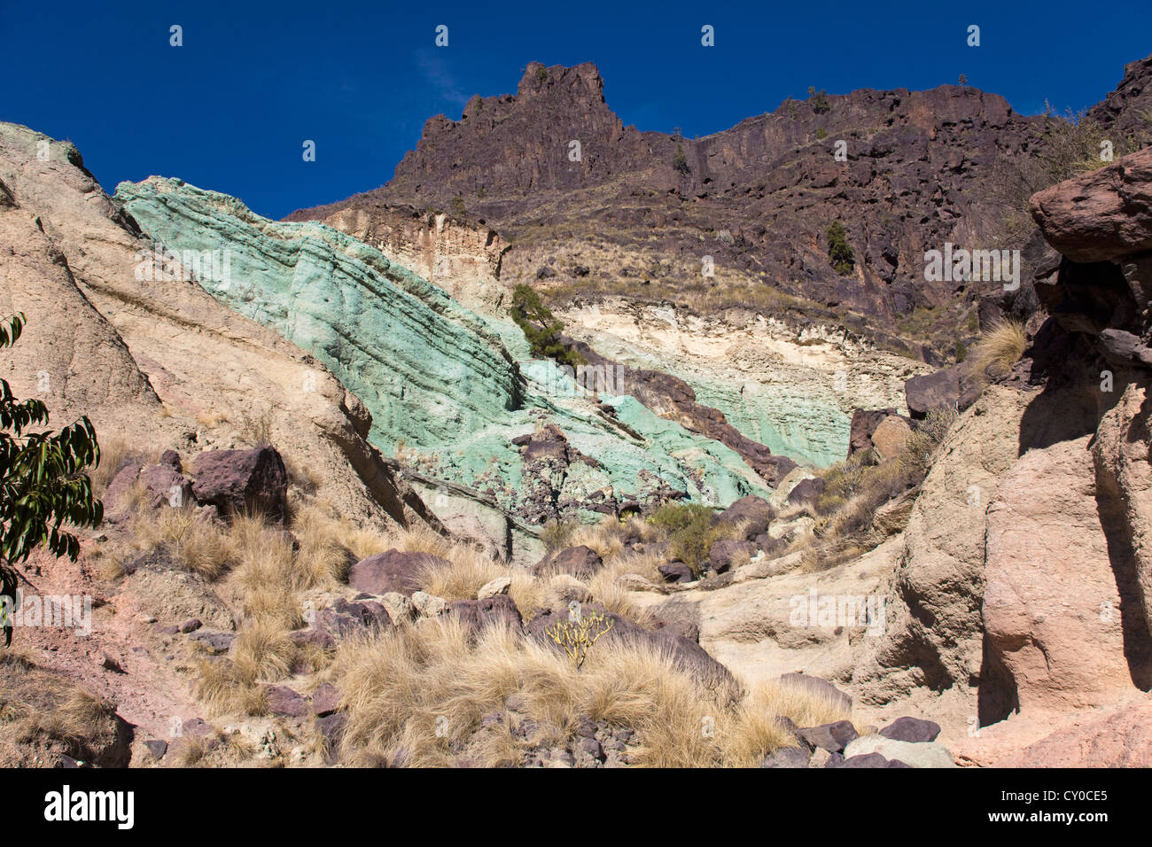 L'hydrate de fer vert dans la roche, des azulejos, sur la route GC-220 entre Mogan et San Nicolás De Tolentino, côte sud-ouest Banque D'Images