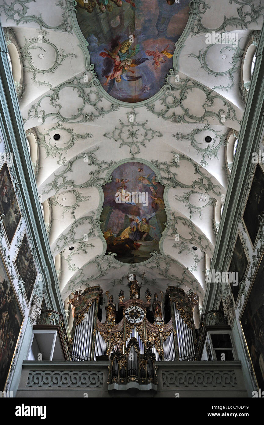 Vue de l'intérieur, plafond voûté, Église Saint Pierre, 1760-66, style rococo, repensé, St Peter's district, Salzbourg Banque D'Images