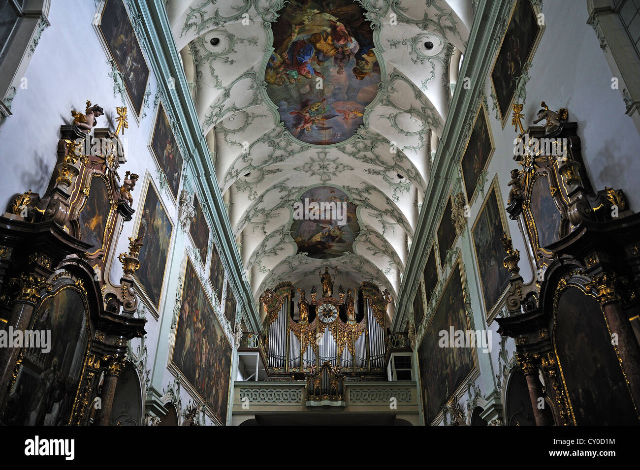 Vue de l'intérieur, plafond voûté, Église Saint Pierre, 1760-66, style rococo, repensé, St Peter's district, Salzbourg Banque D'Images