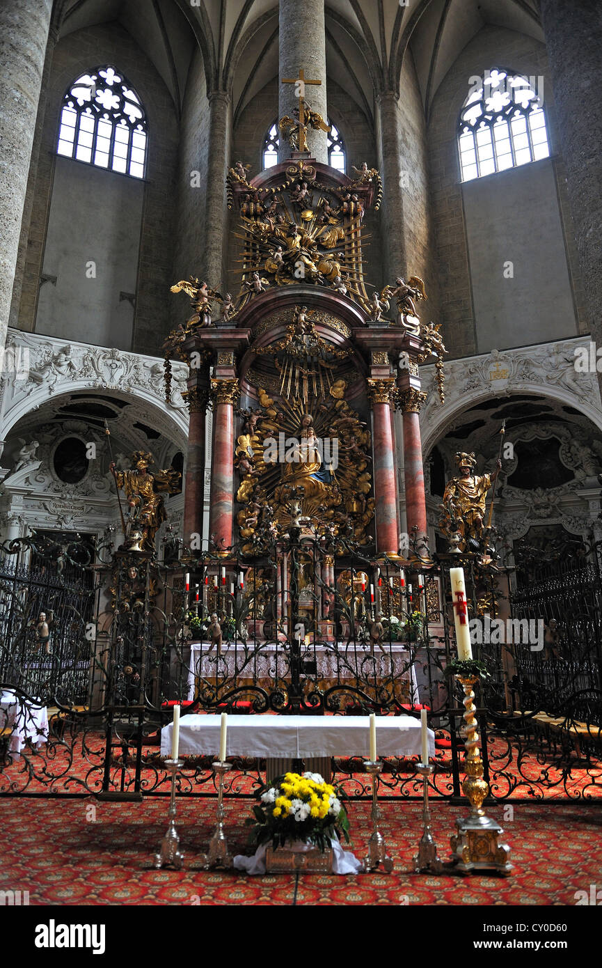 Vue de l'intérieur, autel par Johann Bernhard Fischer von Erlach, 1709-1710, Jesuitenkirche, église des Franciscains, Salzbourg Banque D'Images