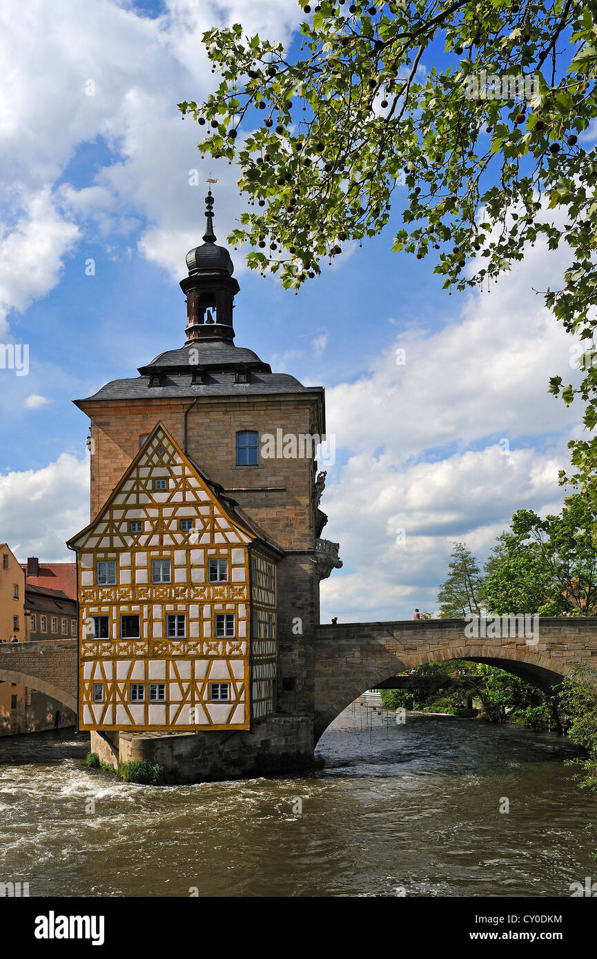 L'ancien hôtel de ville, construit entre 1461 et 1467 au-dessus de la rivière Regnitz, construit sur Obere Bruecke bridge, Obere Bruecke street 1 Banque D'Images