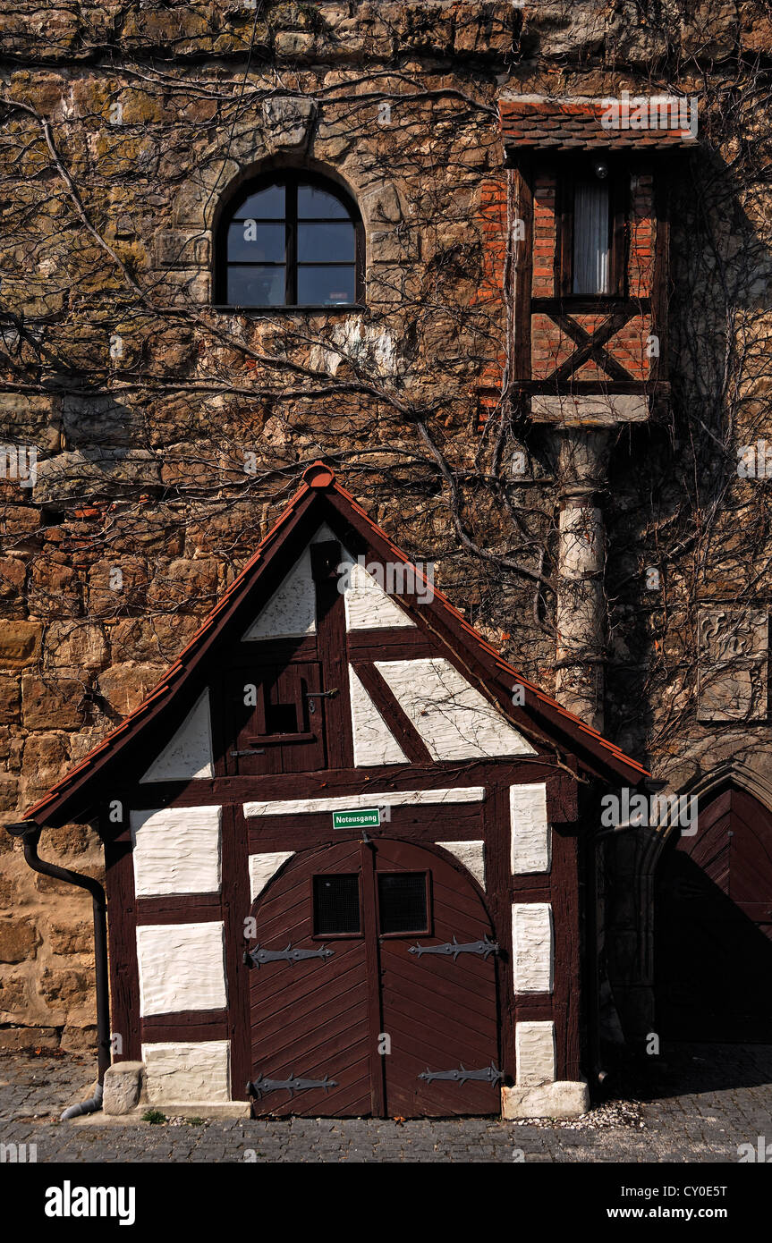 Ancien entrepôt et un appentis, cour intérieure du château de Loubressac Loubressac, Burgstrasse, Middle Franconia, Bavaria, Banque D'Images