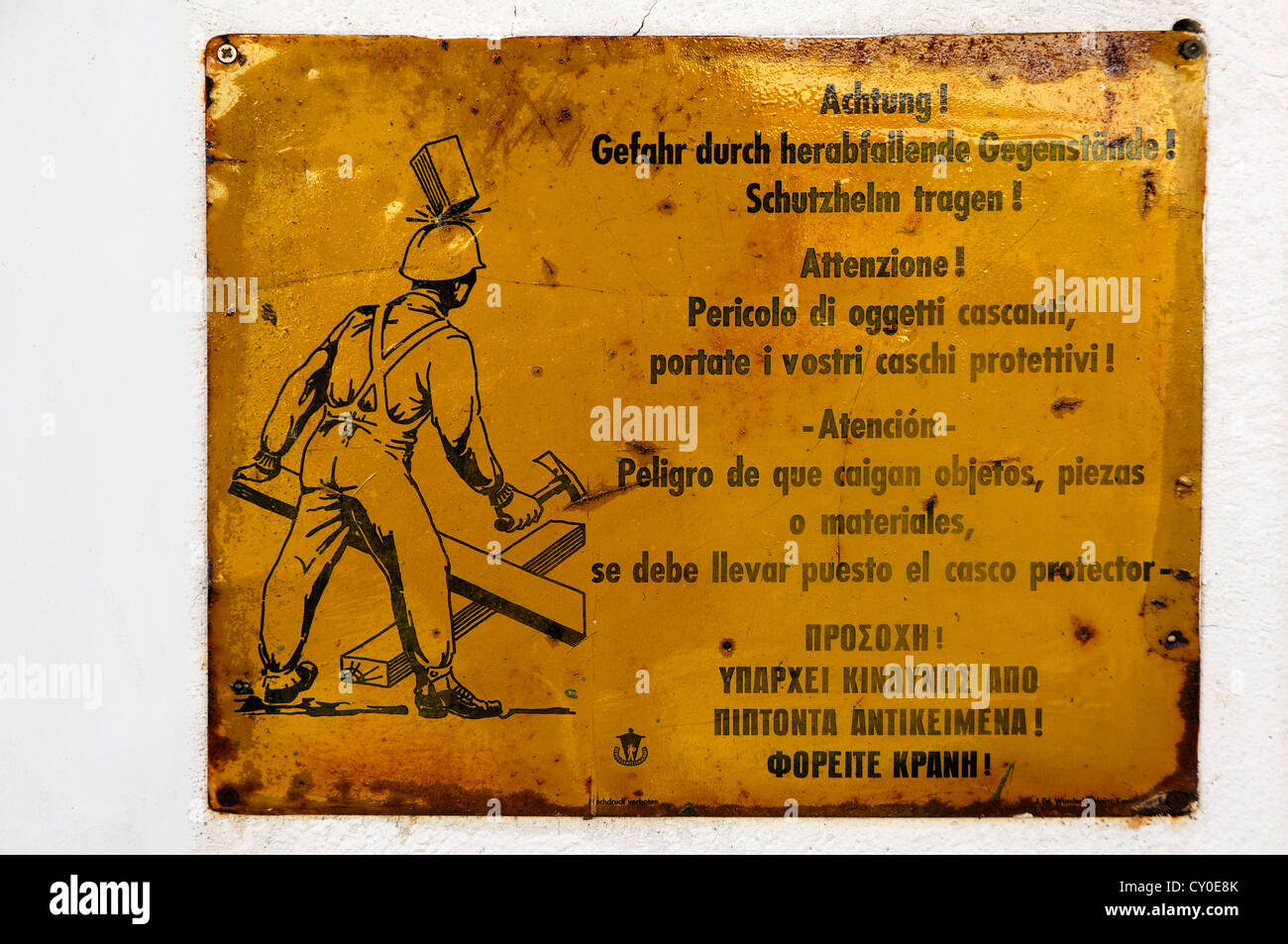 Construction site multilingue inscription datant des années 1950, Stierberg, Haute-Franconie, Bavière Banque D'Images