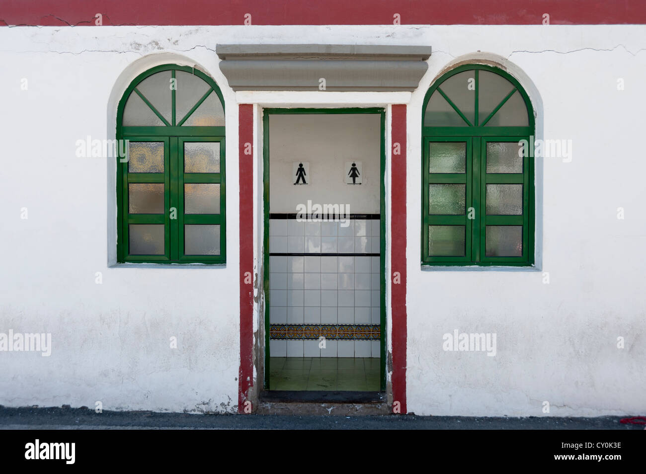 Les toilettes des hommes et des femmes sur le port de Puerto de Mogan Gran Canaria Îles Canaries Espagne Banque D'Images