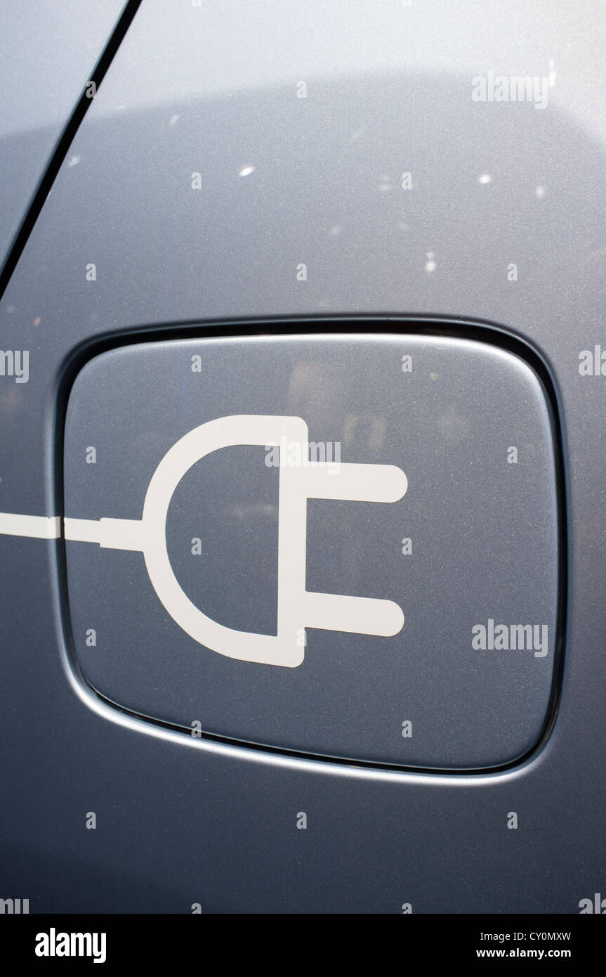 Détail de symbole sur la voiture électrique pour la recharge de plug-in à Paris Motor Show 2012 Banque D'Images