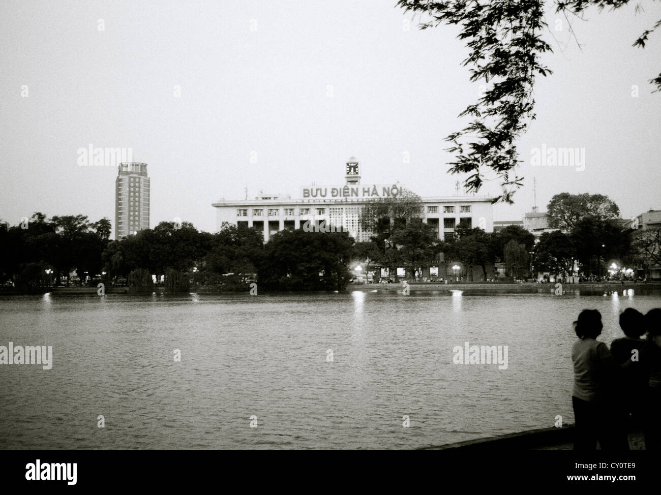 Lac Hoan Kiem à Hanoi au Vietnam en Extrême-Orient asie du sud-est. nature paysage villes ville sérénité tranquillité tranquillité ethereal travel Banque D'Images