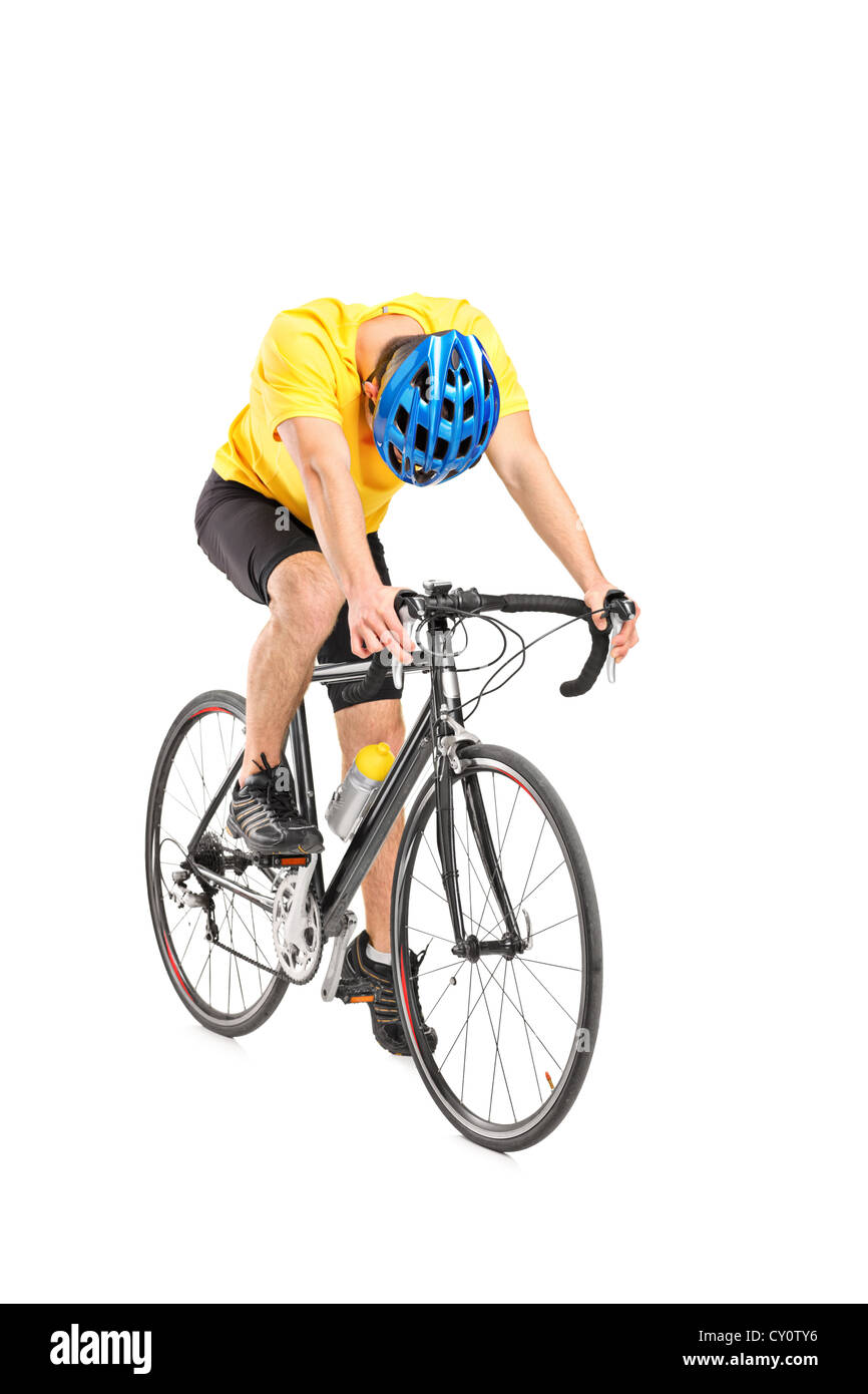 Portrait d'un cycliste fatigué sur un vélo contre isolé sur fond blanc Banque D'Images