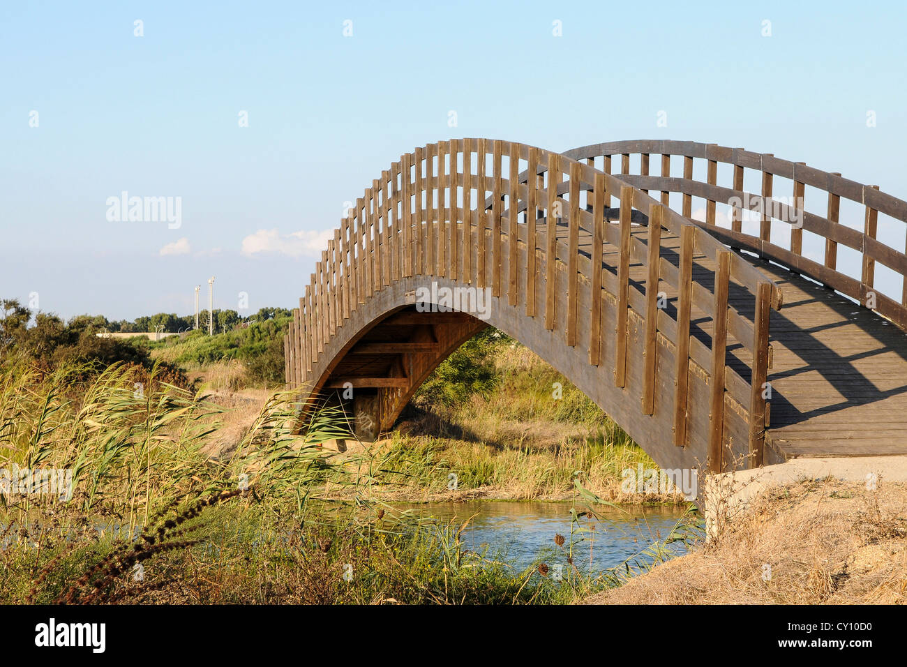 Europe Italie Sardaigne Province de Oristano Pont sur l'étang de Cabras Banque D'Images