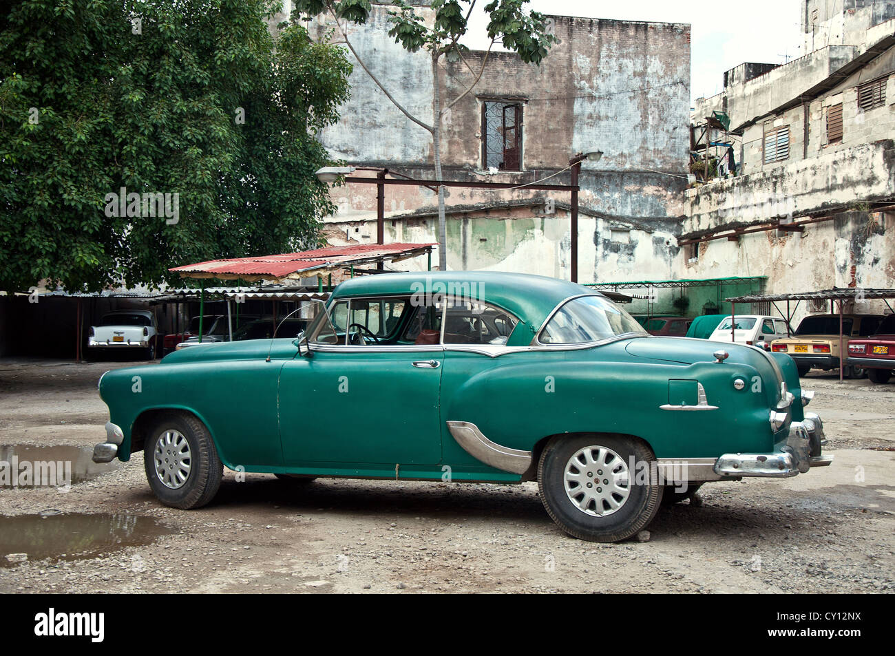 Vintage Oldtimer voiture garée à La Havane, Cuba Banque D'Images