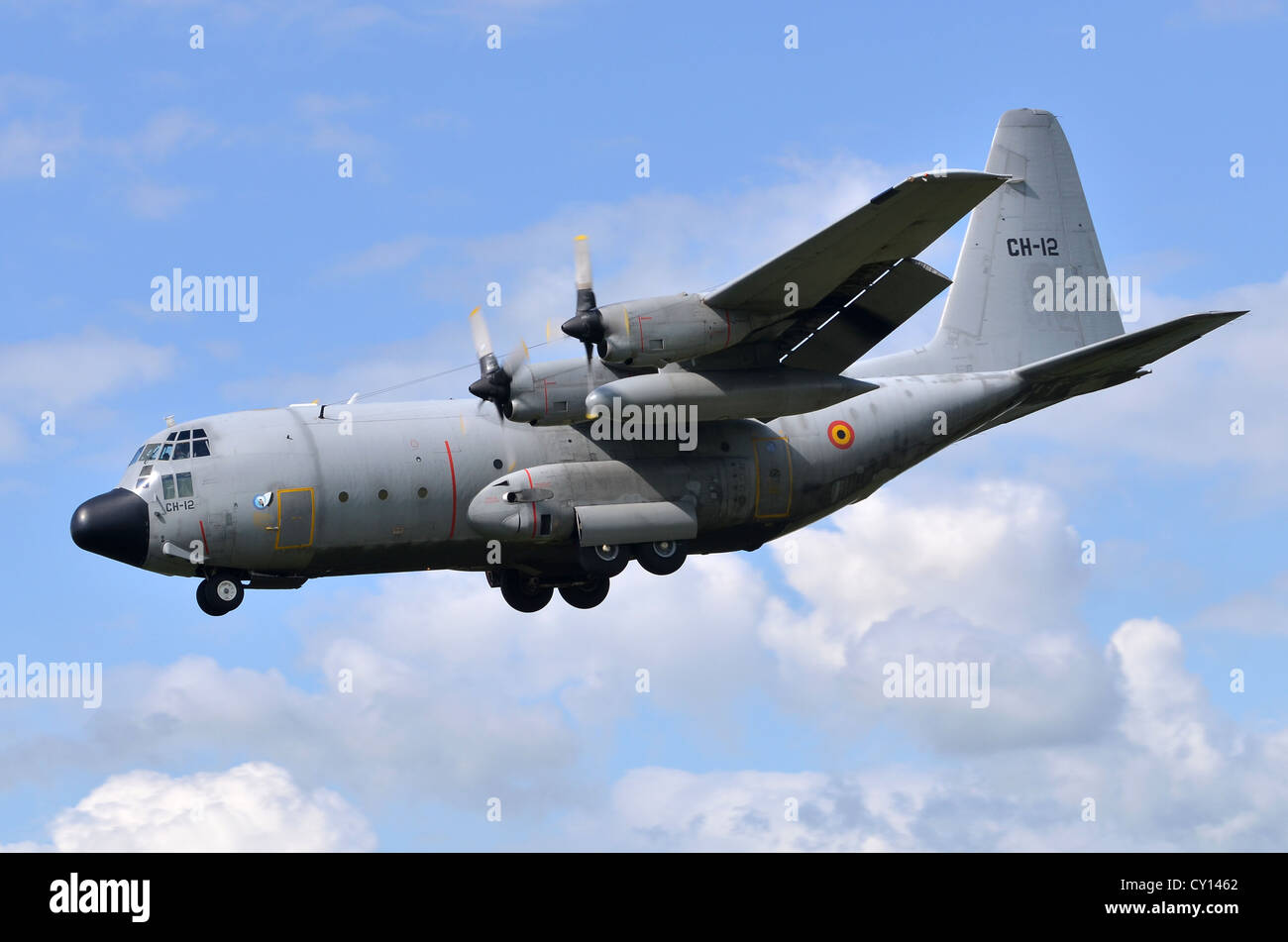 Lockheed C-130H Hercules exploités par l'Armée de l'air belge de l'approche à l'atterrissage à RAF Fairford Banque D'Images