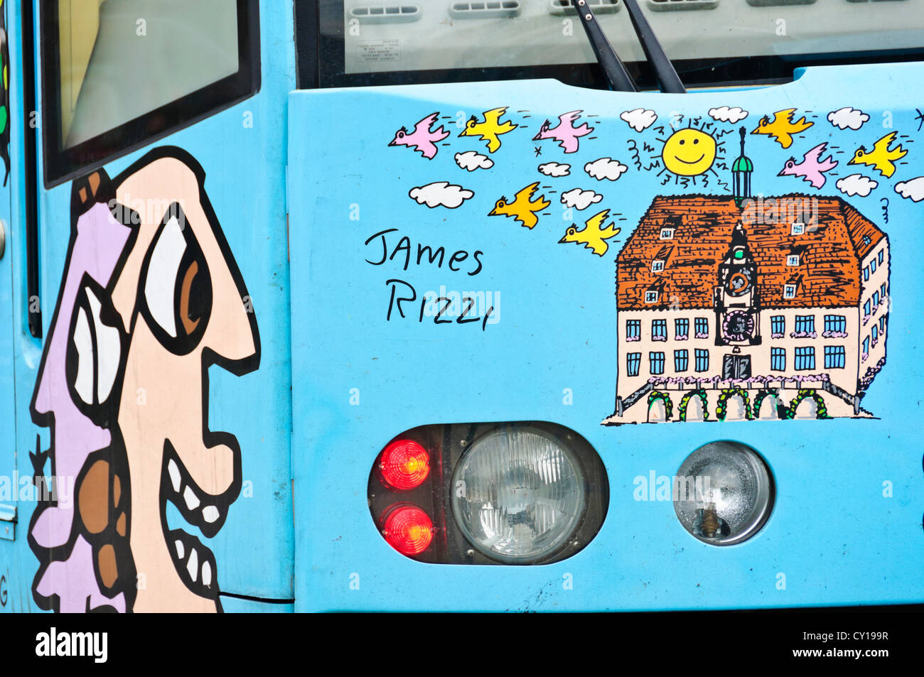Rizzi-Bahn, wagons de chemin de lumière pour la ville de Heilbronn 2002 conçu par l'artiste pop James Rizzi, Heilbronn Allemagne Banque D'Images