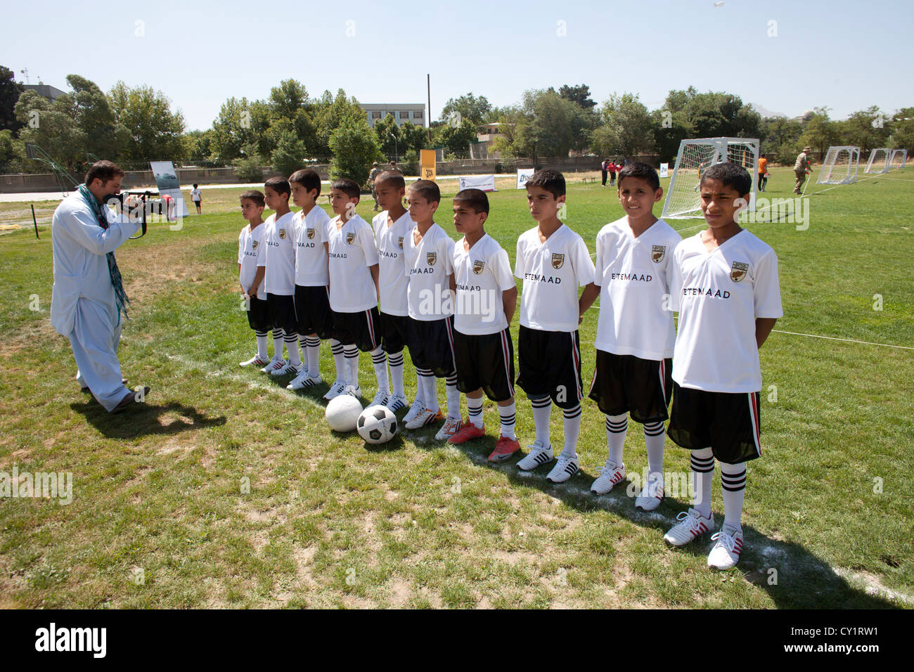 Jouer jeu de l'équipe de Kaboul afghane afghane de l'armée allemande. Banque D'Images