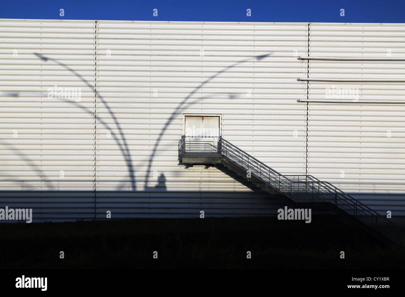 Calais France citer Europe Escaliers extérieurs à porte et Silhouette d'éclairage de rue Banque D'Images