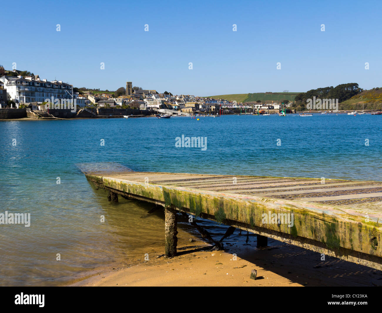 Vue vers le traversier de Salcombe jetée à East Portlemouth Angleterre Devon UK Banque D'Images