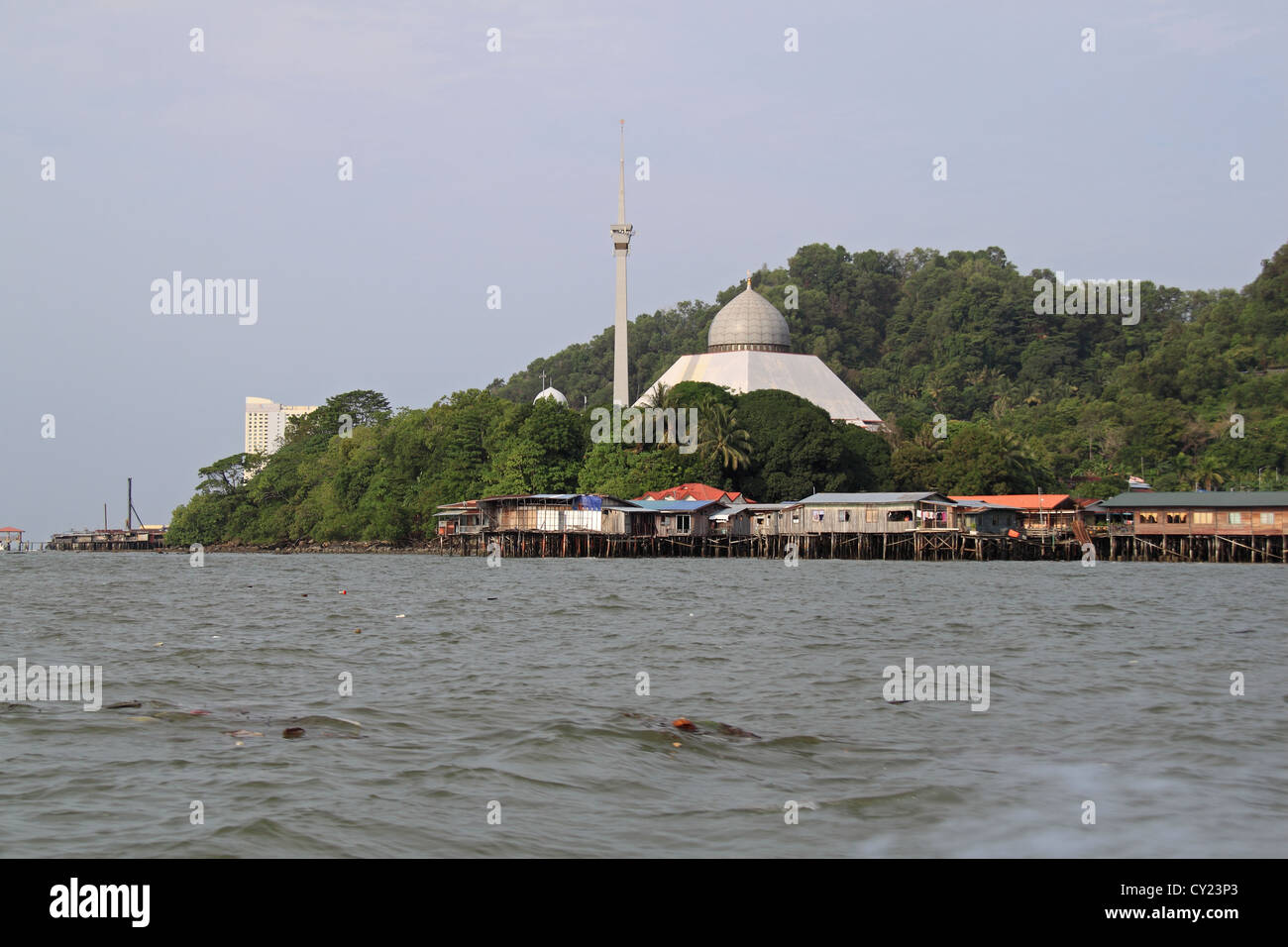 Mosquée de Sandakan et Buli SIM Carte SIM de l'eau, village sur pilotis, Sandakan Sabah, Bornéo, Malaisie, en Asie du sud-est Banque D'Images